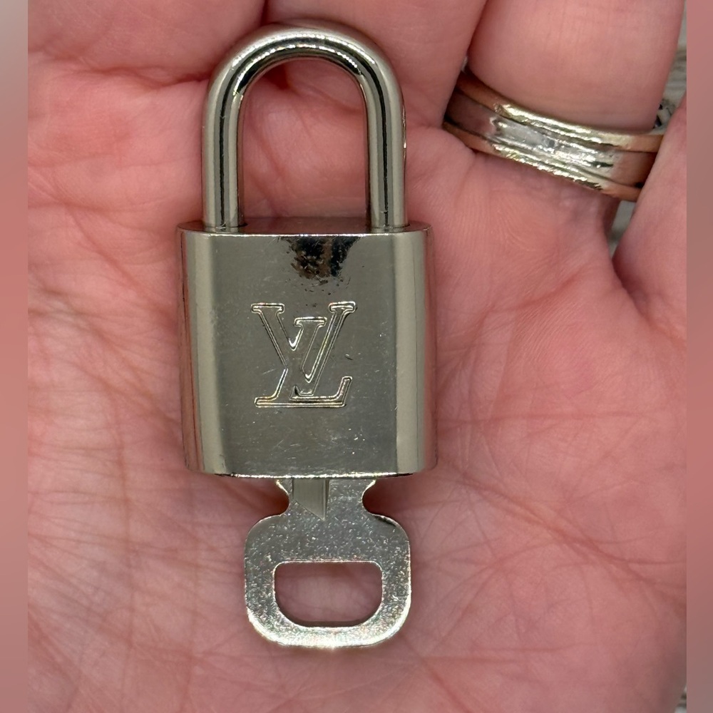 #300 LOUIS VUITTON Silver Padlock & Key, Authentic